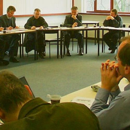 Henry d'Anethan (Fabrimetal, ISOC Wallonie), Christian de Larrinaga (ISOC England President), Paul Ficheroulle (Parlement wallon, ISOC Wallonie), Philippe Destatte (Institut Jules-Destrée, ISOC Wallonie), Olle Thylander (ISOC Sweden), Radu Cotet (FUNDP, ISOC Wallonie), Eric Tomson (Siemens, ISOC Wallonie), Julie Patte (Gouvernement wallon), Herman Hollander (Executive Director, ISOC Netherlands), Christophe van Vaerenbergh (ISOC Flanders, in formation), Richard Francis (ISOC Enlgand), Michel Bruneel (FUNDP)